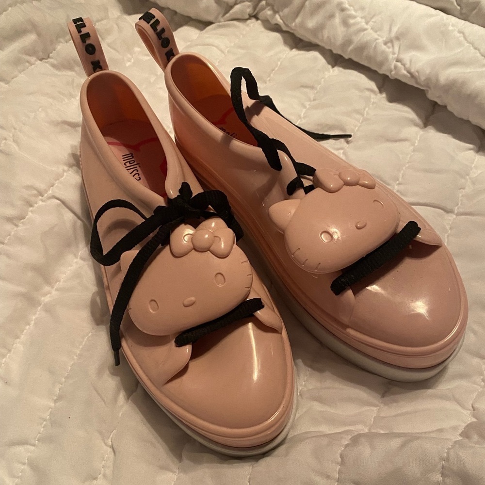 Melissa hello kitty pink jelly platforms. Size 7. Brand new. Never worn.